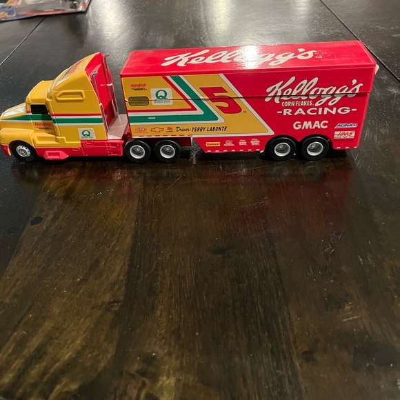 Nascar Kellogg's Racing Truck - Red and Yellow - Picture 2 of 7